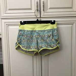 Ivivva by Lululemon girls lined print shorts